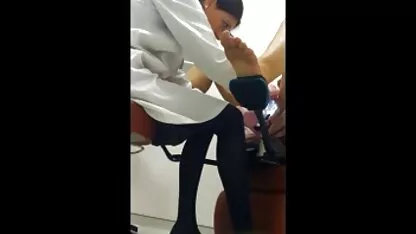אסיאתית שעירה וחתכה סרטי ס חינם מעריכה ויברטור חזק וקטן