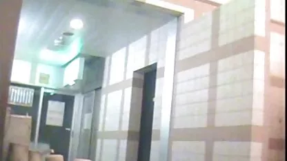תייר דופק אישה אסיאתית סרטים כחולים סקס חינם מתחת לגדר