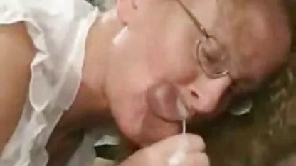 נערה פשוטה לוקחת סרטי סקס לצפייה חינם זין ארוך מחבר