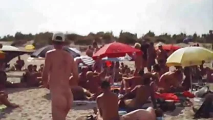 בחורה שופעת שהוקצתה סרטי סכס חינם למיניון.