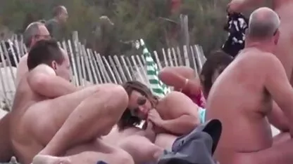 הבלונדינית מבקרת חבר שחור. צפיה ישירה סרטי סקס