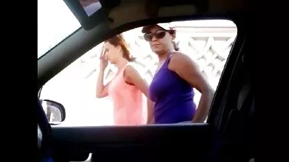 הבחורה הרגישה סרטי פורנו קצרים את קוני המתוקה.