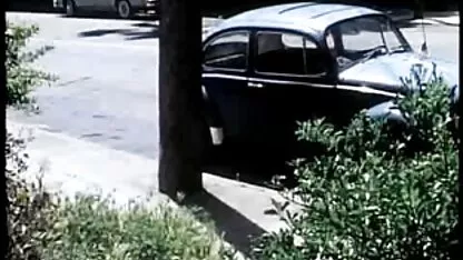 בחורה סרטי ס חינם בגרביונים לבנים עושה את הכוס שלה דפוק