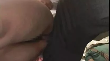 זונה סרטי עיסוי גייז צעירה מוצצת מכונית.