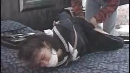 לסביות בוגרות סרטי פורנו לצפייה ישירה בחינם נהנות מסטראפון.