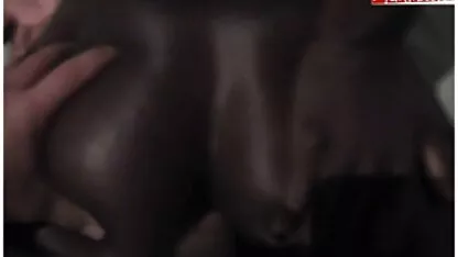הנהג היה סרטי סקס חינם להורדה אישה בלונדינית יפה ליד המדרכה.