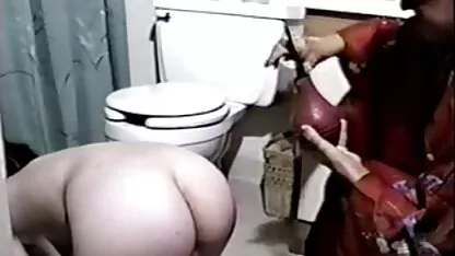 אחרי הסודות להתכרבל בשני החורים, מסיים צפיה ישירה סרטי סקס את לשונה