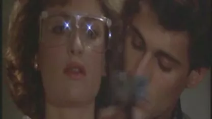 ציצים שחורים מוצצים מוט סרט אירוטי מלא לבן גדול