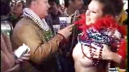 אסיאתית נטועה צפייה ישירה סרטי סקס בכל החורים.