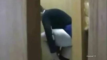 הרופא מרגיע עם פורנו סרטי סקס חינם האחות אשר בצייתנות