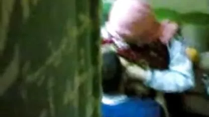 להתעסק עם סקס חינם סרטים בלונדינית שמרכיבה משקפי מציאות מדומה.