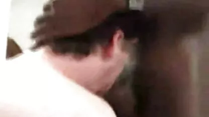 מוצץ פין שחור. סרטי סקס חינם אונס