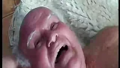 Cumshot ילדה על החזה סרטי סקס זקנות חינם